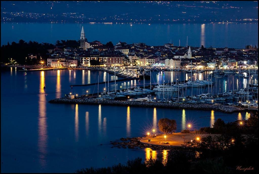 Apartments Old Isola In The Center Izola Extérieur photo